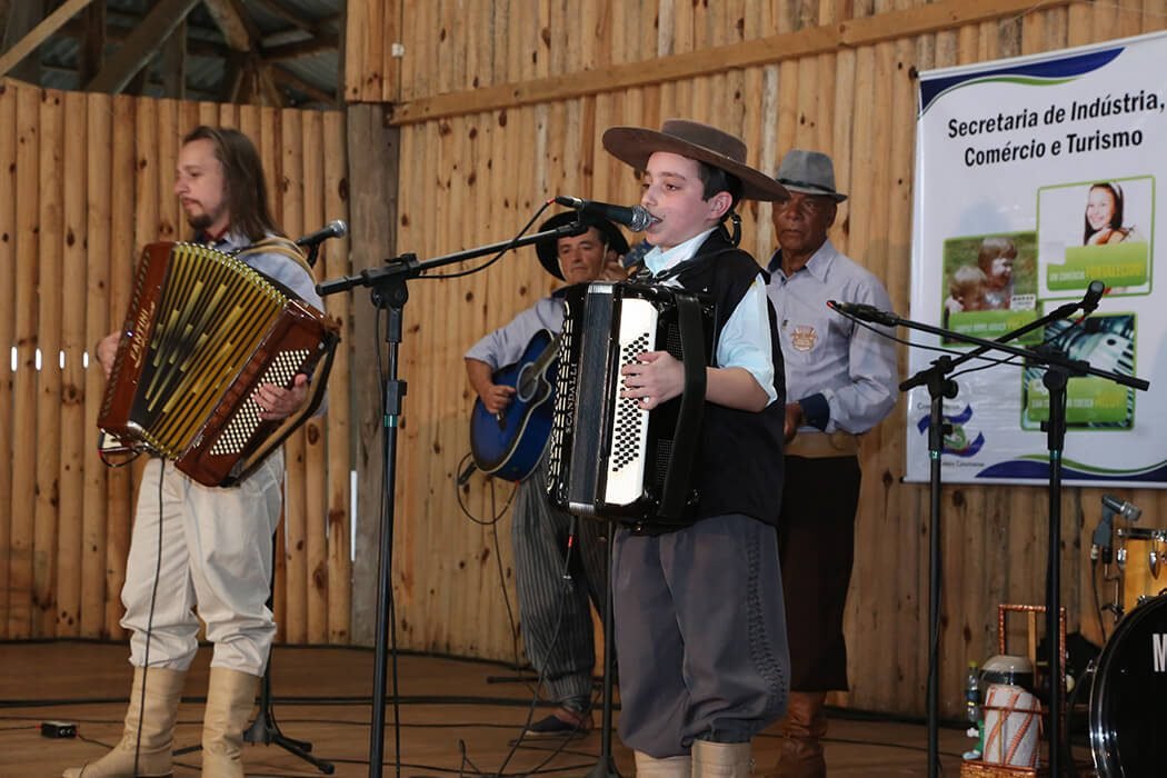 X Encontro de Gaiteiros encerra atividades da Semana Farroupilha em Campos Novos