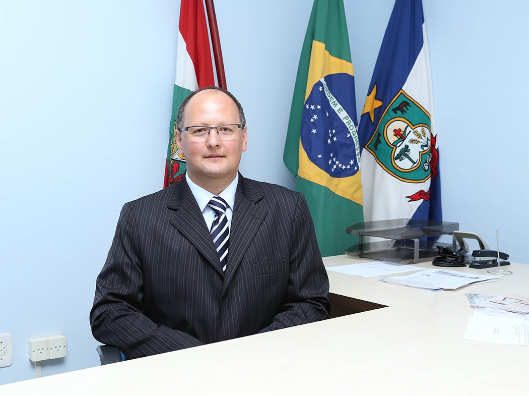 Projeto de lei que reduz salários do legislativo e executivo é inconstitucional