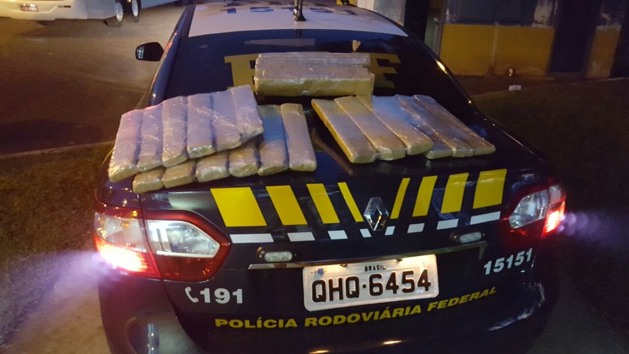Passageiro de ônibus é flagrado com drogas em Campos Novos