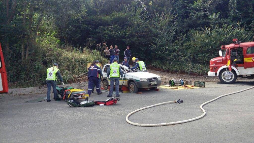 Camponovense morre, após colidir carro contra máquina pesada na SC 135 em Pinheiro Preto