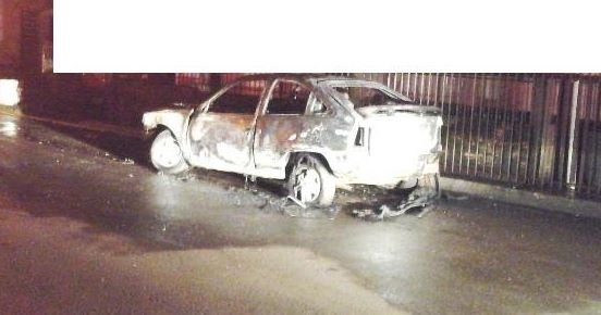 Veículo e residência são incendiados em Campos Novos