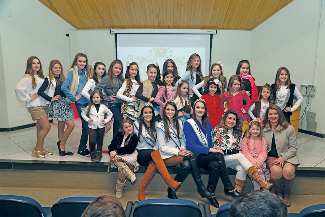 Candidatas ao Mini Miss CN 2016 se apresentam à comunidade