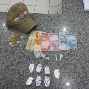 PM efetua abordagens por tráfico e posse de entorpecentes