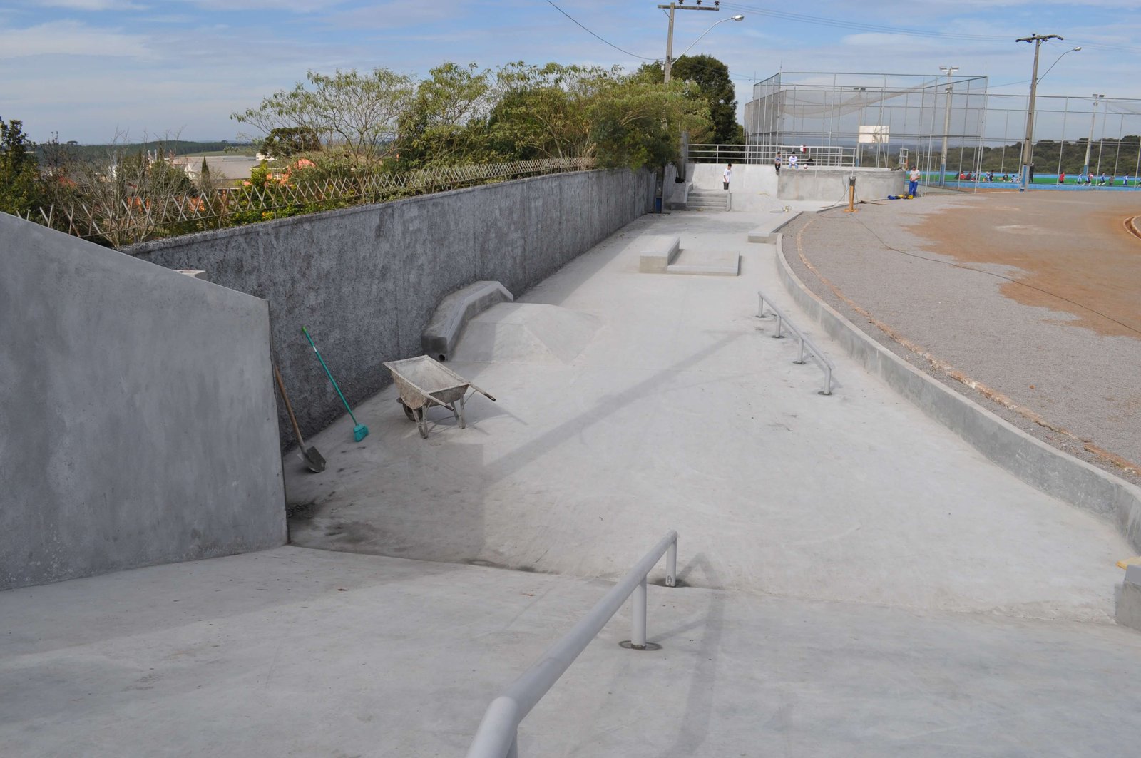 Construção da pista de skate em fase final