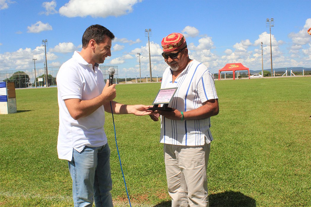 Professor João Nunes é homenageado em Festival de Atletismo de CN
