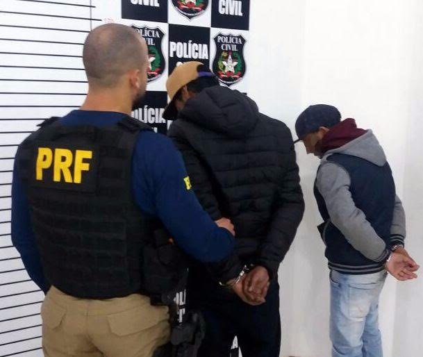 PRF detém dois homens por tráfico de drogas na BR 282 em Campos Novos