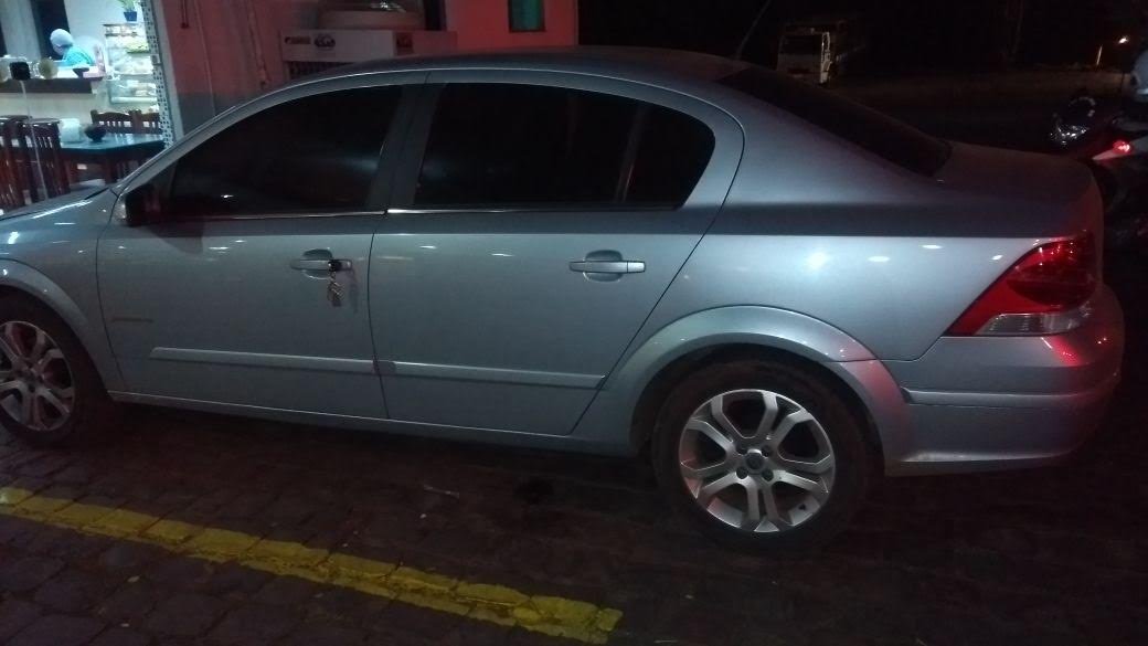 Polícia Militar apreende veículo roubado