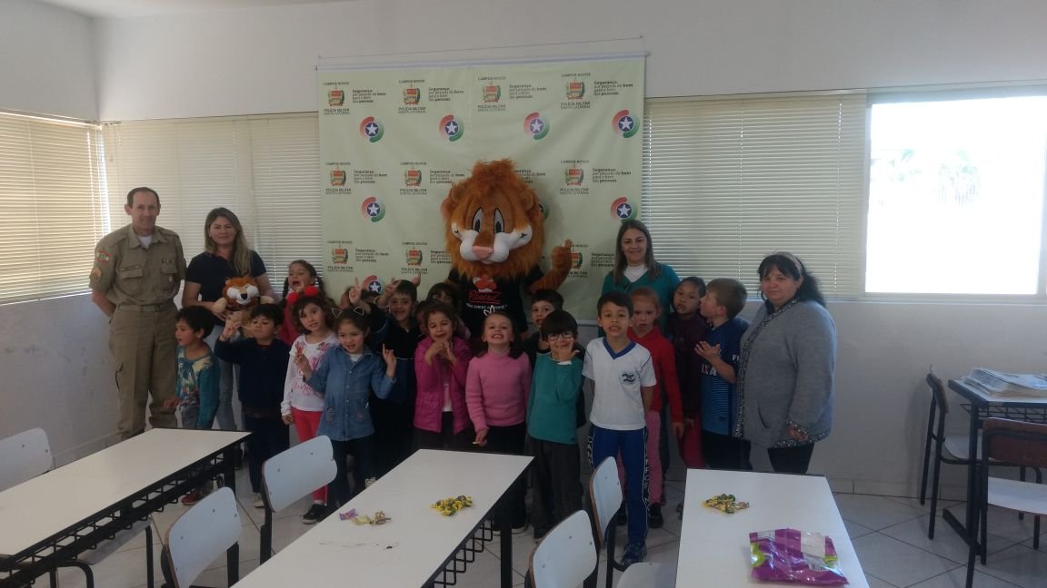 Policia Militar recebe visita dos alunos do CEIM Sonho Infantil