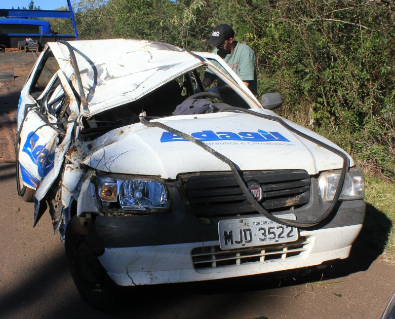 Um pessoa fica ferida em saída de pista na BR 282