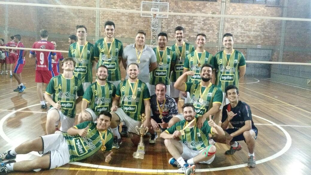 Equipe de Voleibol Masculino da Associação Atlética Copercampos é campeã da Olisa 2018
