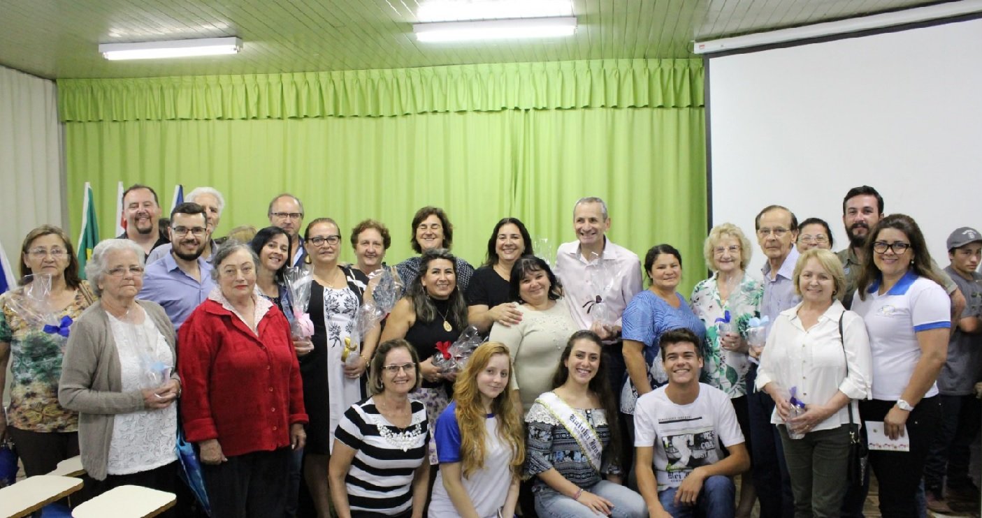 Projeto com ensino médio e nono ano resgata história dos 84 anos da EEB Paulo Blasi