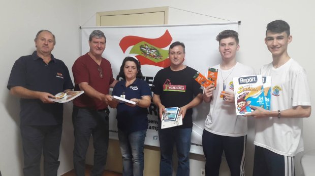 Governo do Estado entrega kits escolares para unidades de ensino
