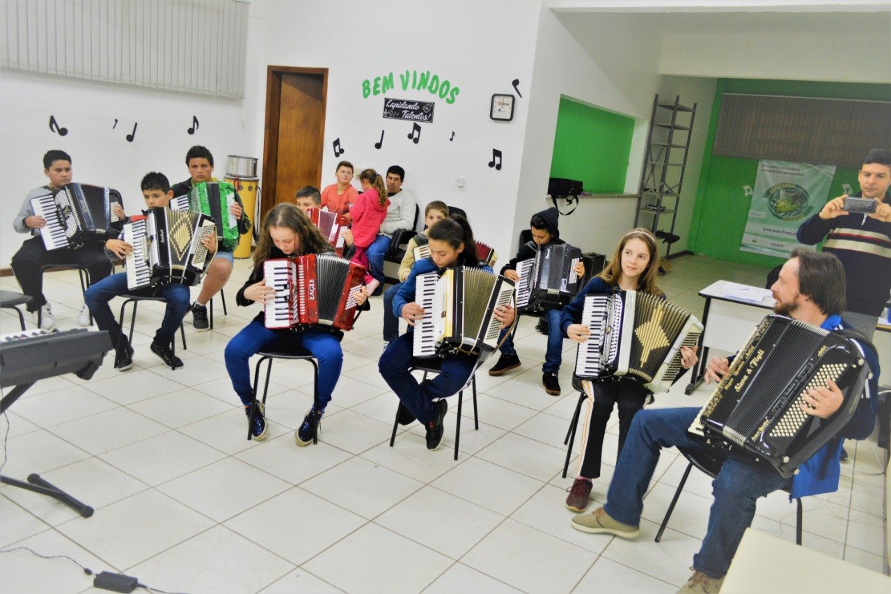 Projeto Lapidando Talentos abre vagas para as aulas/ oficinas de musicalização