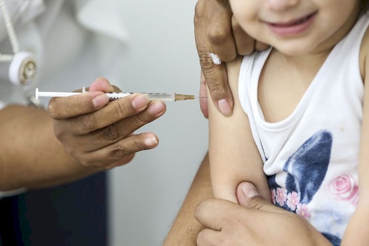 Vacinação contra o sarampo começa nesta segunda