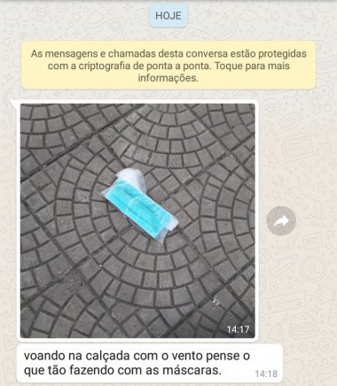 Populares encontram máscaras jogadas nas ruas