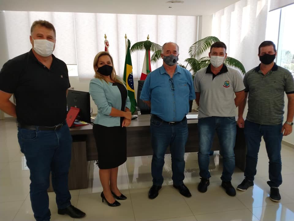 Trecho entre Abdon Batista e Vargem será asfaltado, informa Romilto Titon