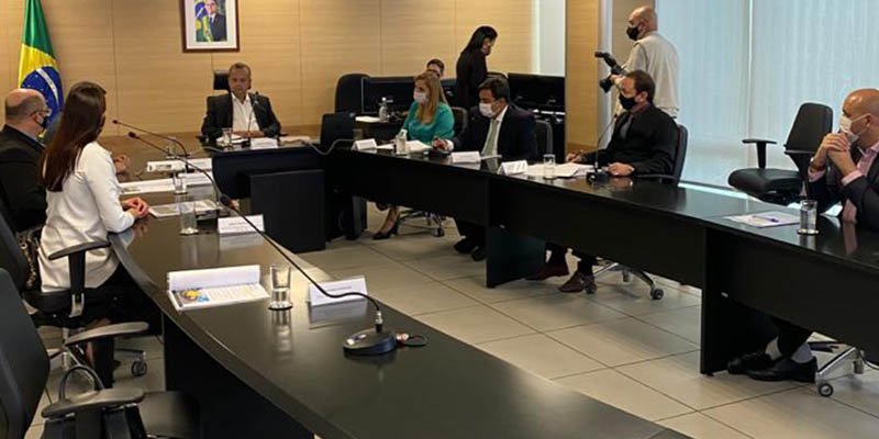 Comitiva da AMPLASC busca em Brasília/DF viabilizar implantação de Usina de Asfalto na região