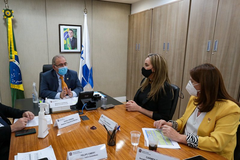 Governadora leva demandas de Santa Catarina ao ministro da Saúde