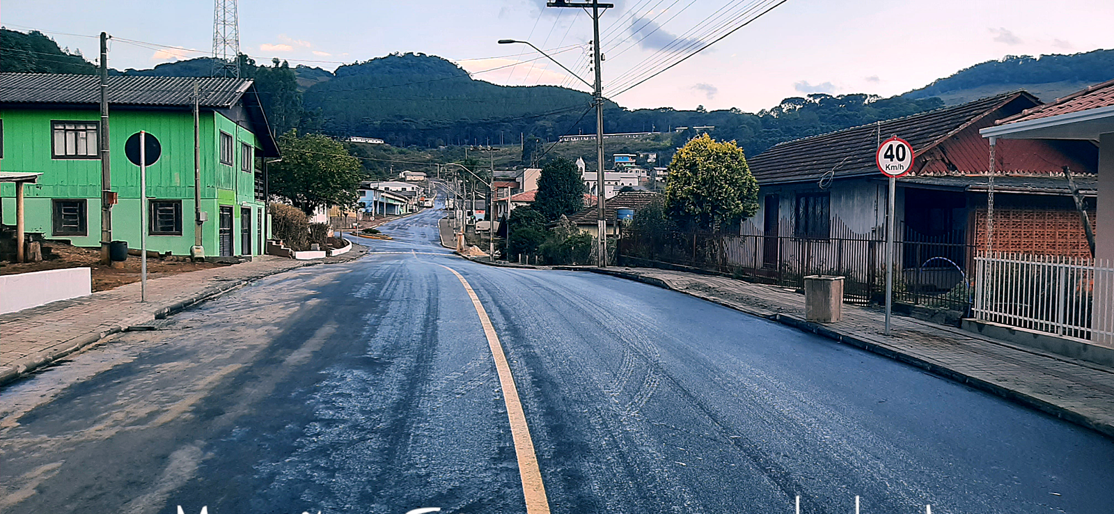 Avenida Marcos Ross recebe capa asfáltica
