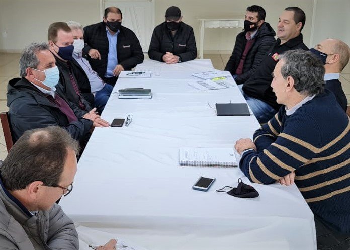 Coocam recebe visita da presidência e executiva da Fecoagro