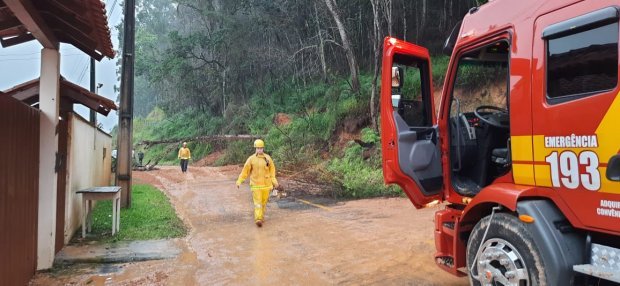 Equipes do Governo estão mobilizadas para atender famílias afetadas pela chuva no estado