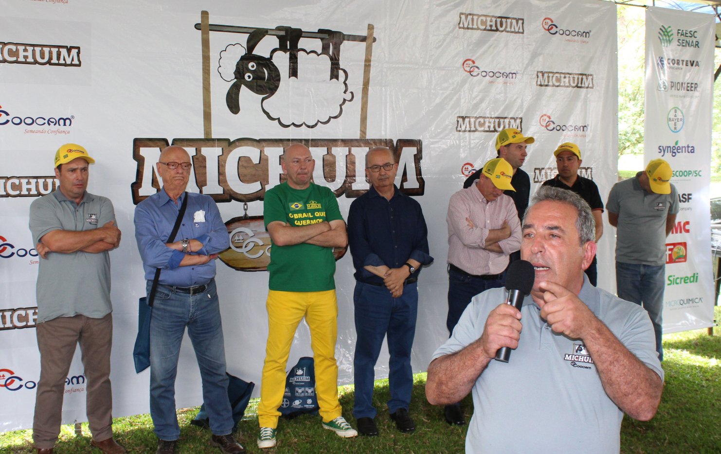 Michuim da Coocam reúne Luciano Hang, Esperidião Amin, Jorginho Mello, autoridades do agronegócio, produtores e amigos
