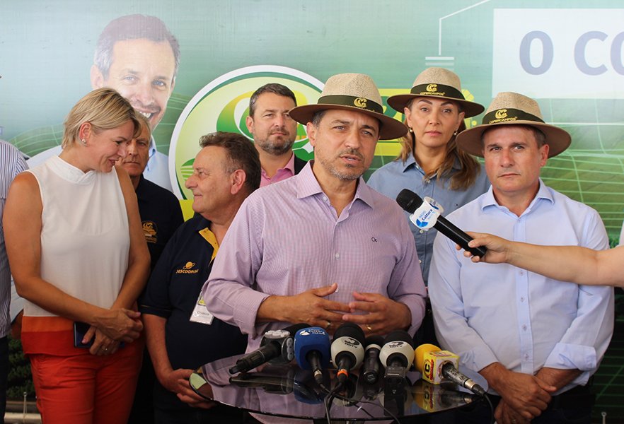 Governador Moisés assina  investimentos para a região