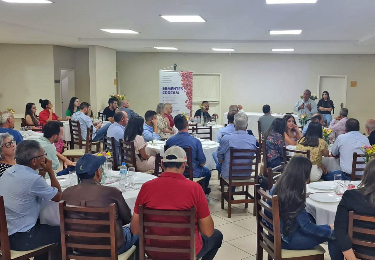 Coocam entrega Bonificação de Sementes aos produtores