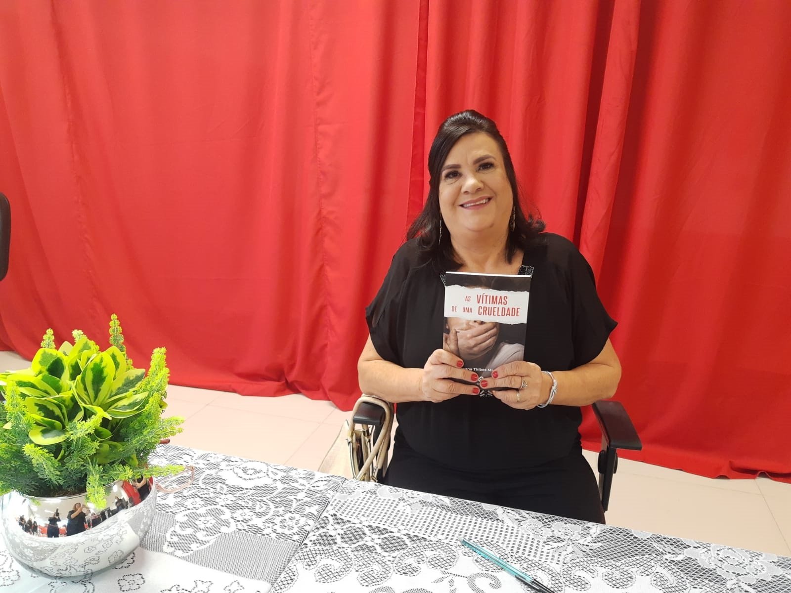 Escritora camponovense  Rosana Machado lança livro