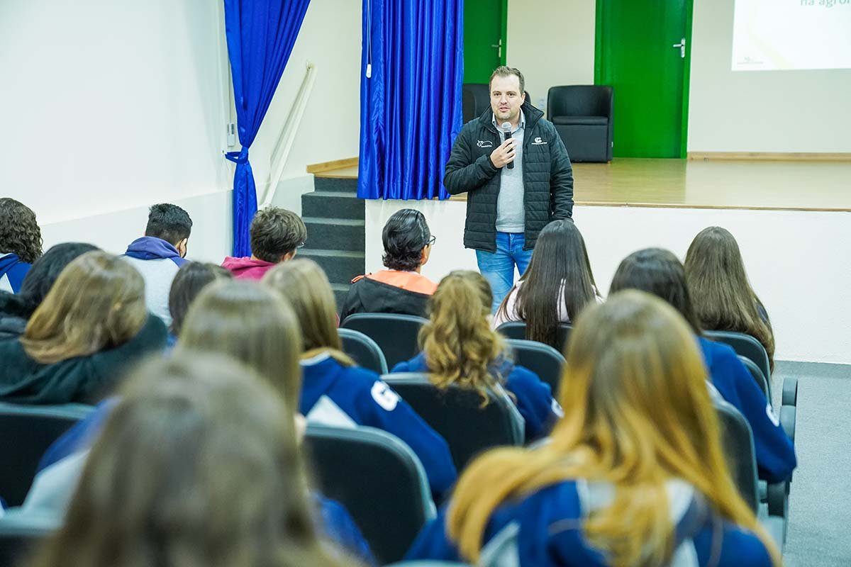 Copercampos na escola – Alunos da EEB. Cel. Gasparino Zorzi tem palestra sobre sustentabilidade na suinocultura 