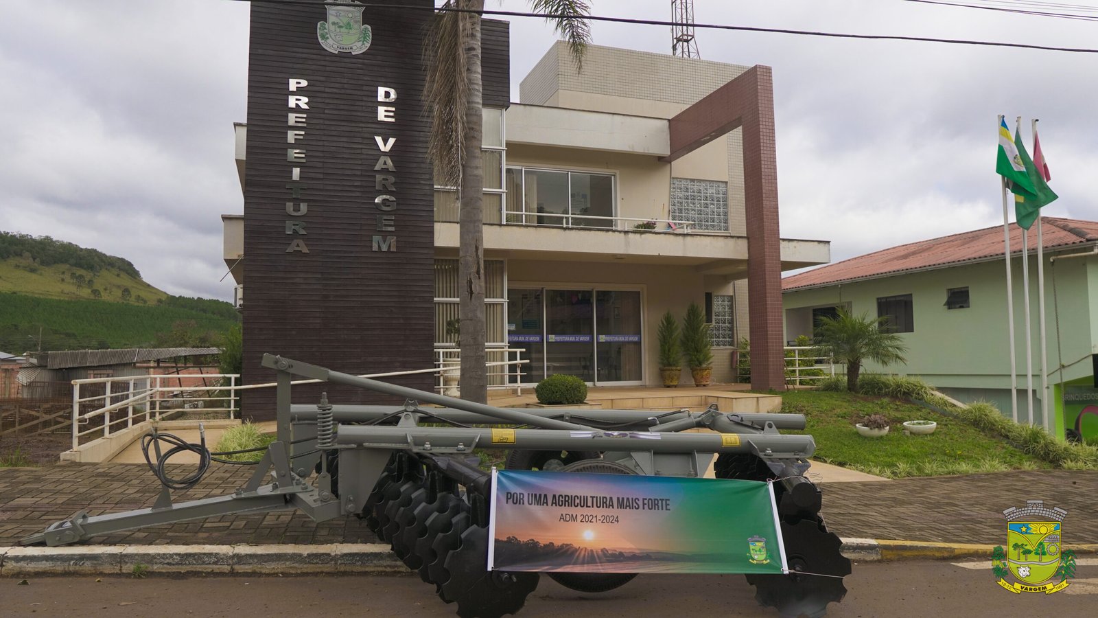 Secretaria de Agricultura de Vargem recebe novos implementos