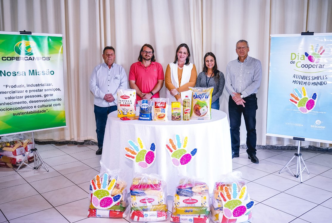 Copercampos distribui mais de 2,7 mil quilos de alimentos em Campanha Dia de Cooperar 