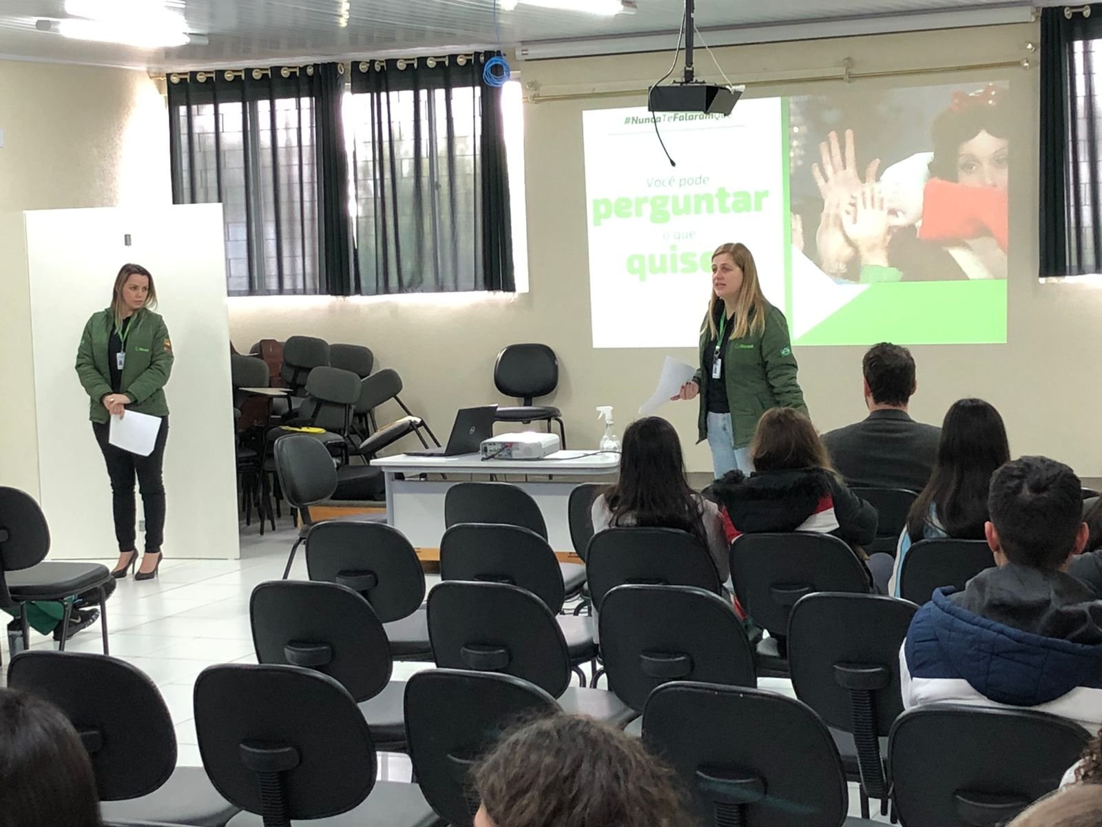 Jovens de Campos Novos participam de oficina de educação financeira promovida pela Sicredi Altos da Serra RS/SC