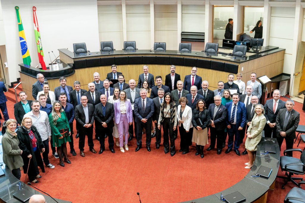 FCDL é homenageada pelos 50 anos em sessão solene na Alesc