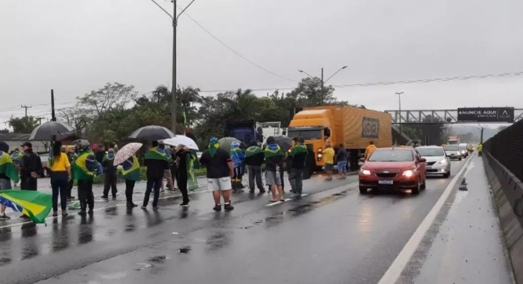 Rodovias de SC são bloqueadas por causa de manifestações