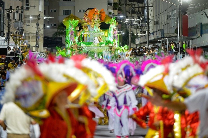 Após dois anos sem desfiles, maior Carnaval da região retorna em grande estilo