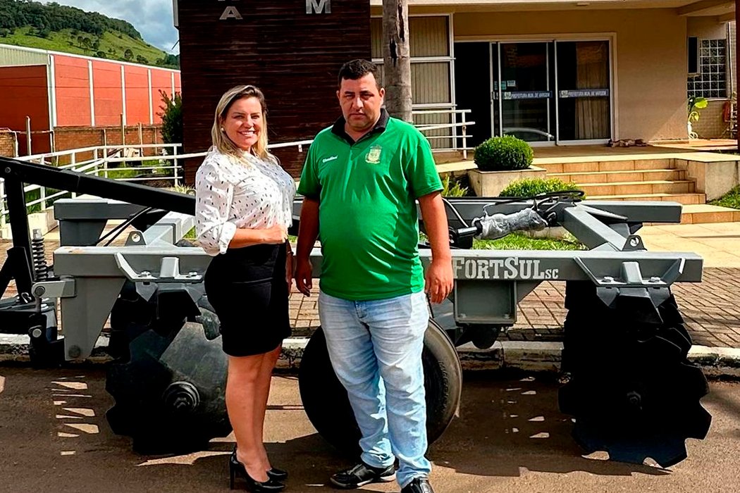 Secretaria de Agricultura de Vargem recebe implemento