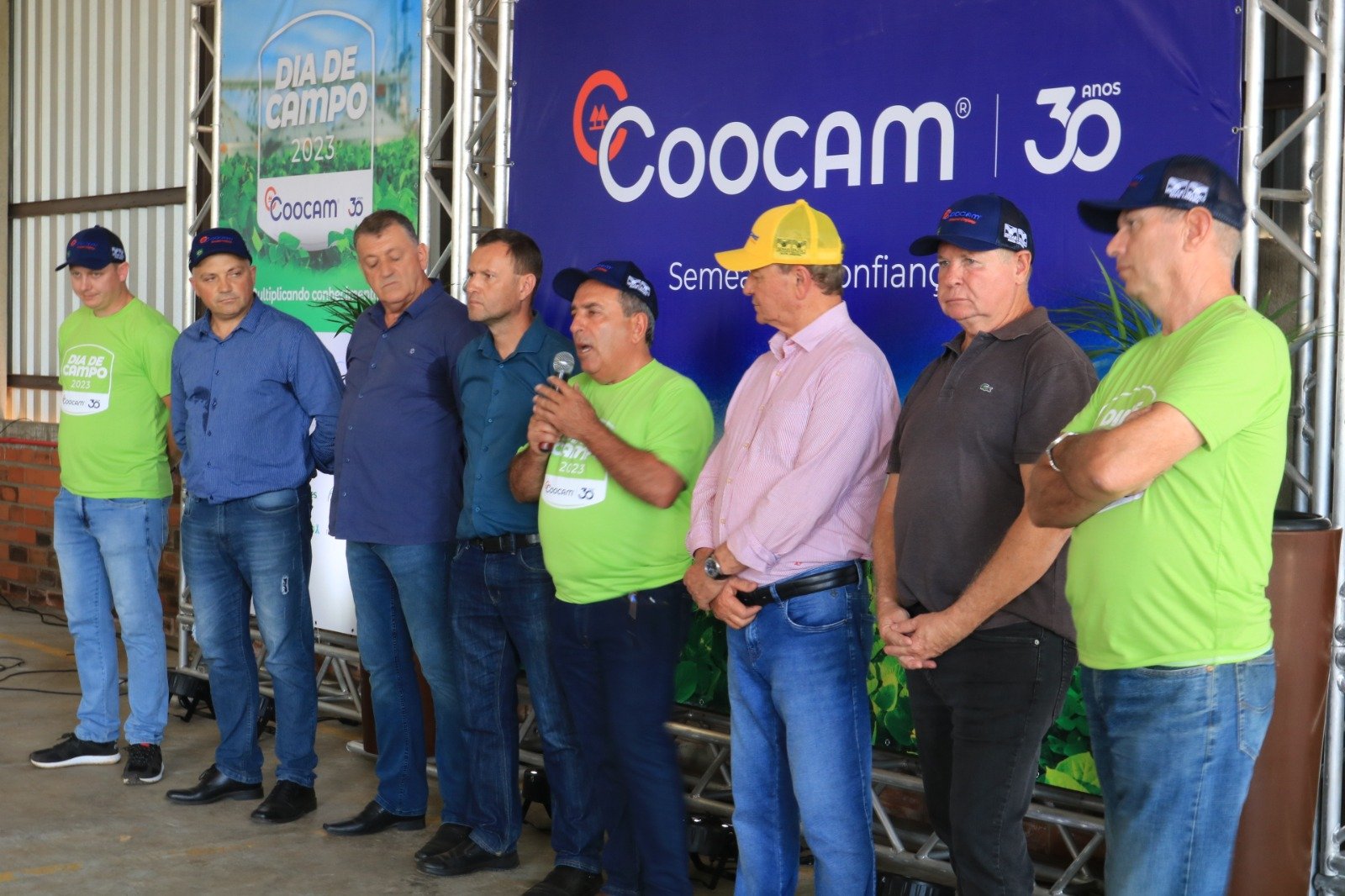 Produtores da região de Curitibanos participam do Dia de Campo Coocam