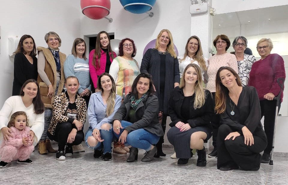 TG Fisioterapia Clínica recepciona pacientes e suas mães em Happy Hour