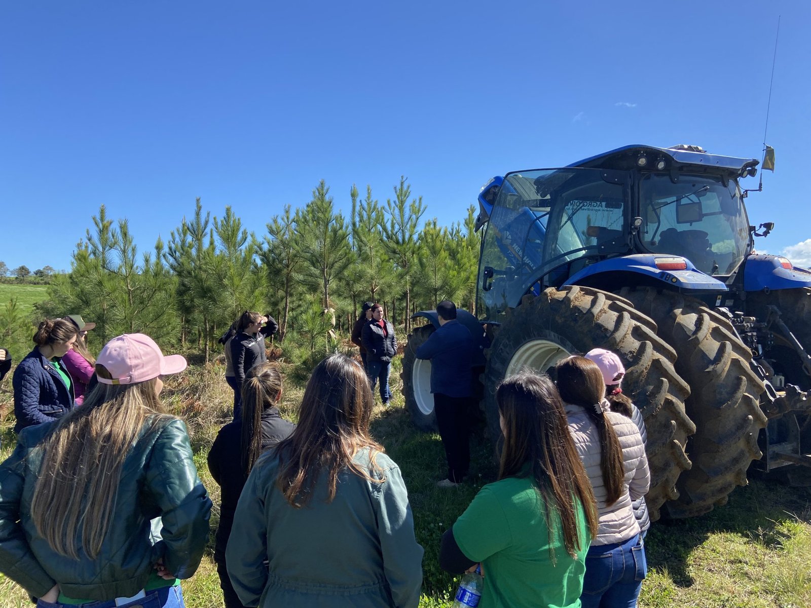 AGRO DIVEL realiza curso teórico e operacional de Mecânica Agrícola para Mulheres