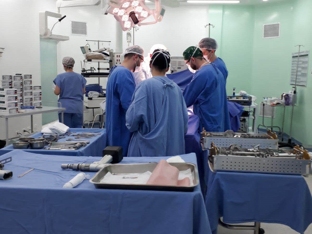 Mutirão da Saúde: Hospital Universitário Santa Terezinha realiza primeiras cirurgias de alta complexidade em ortopedia