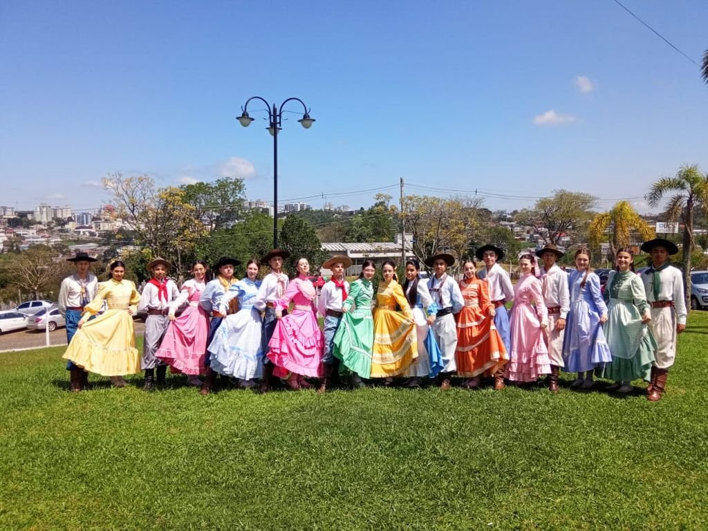 Conjunto Folclórico Celeiro da Tradição vai participar do Rodeio Internacional de Vacaria