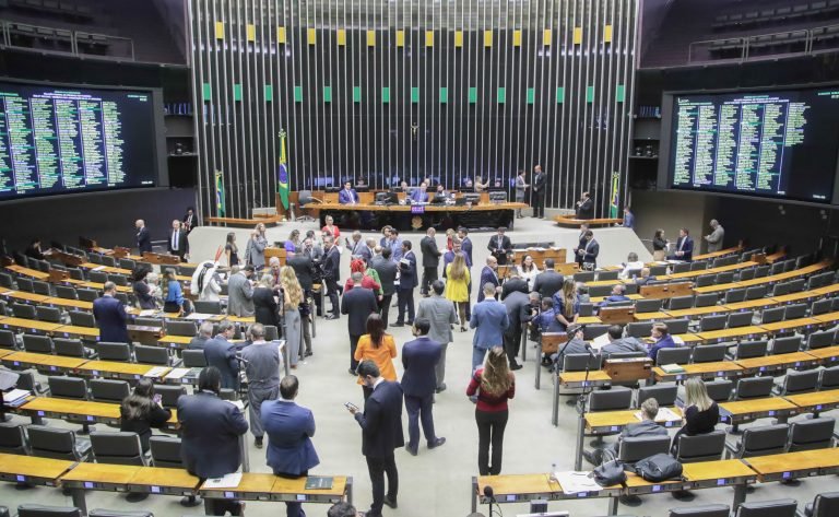 Câmara Federal aprova projeto que prevê sanções a invasores de terras