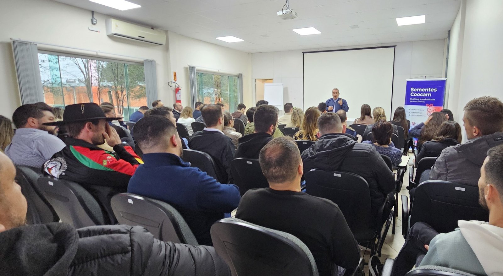 Coocam Recebe visita de Jovens Empreendedores