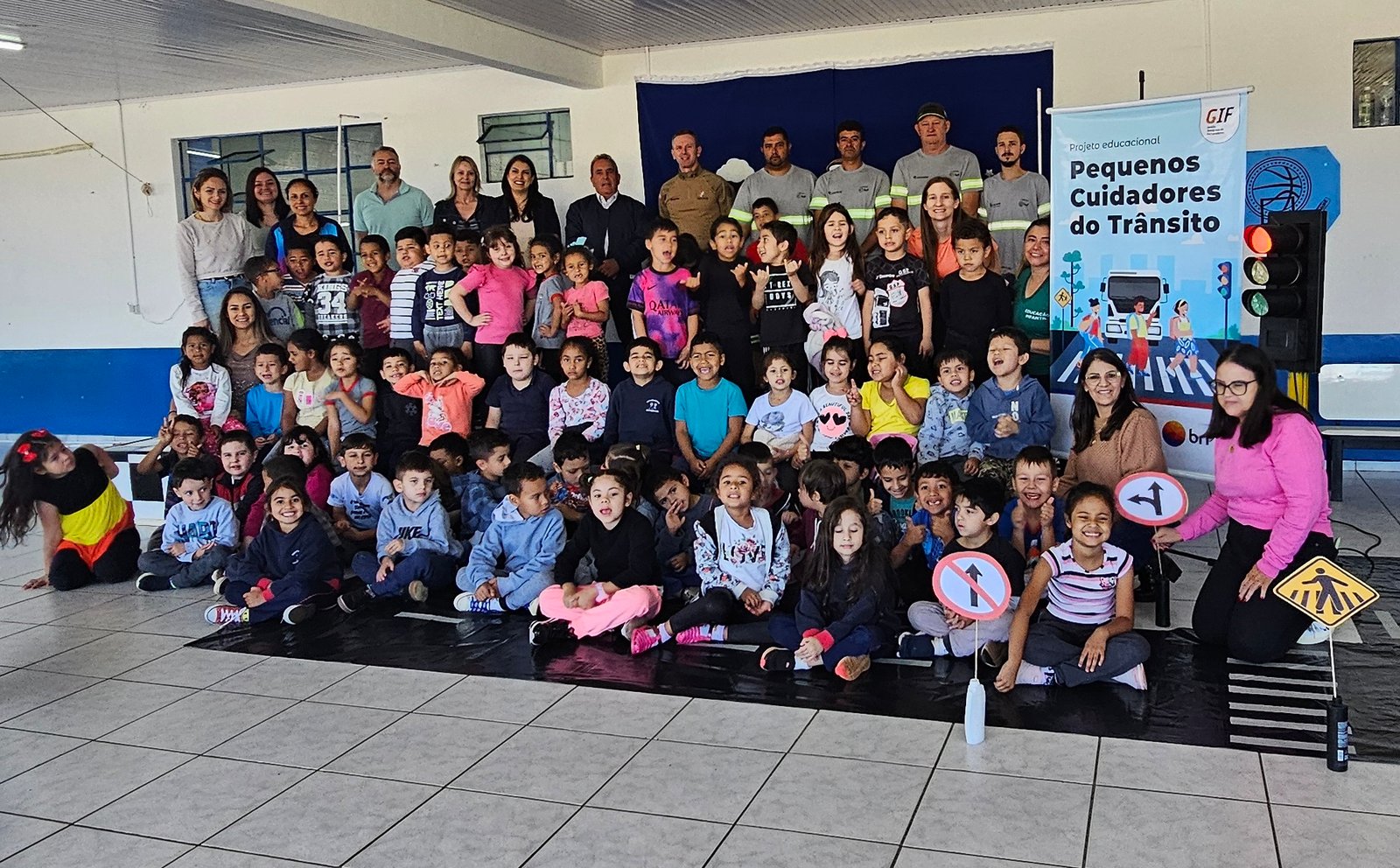 Coocam lança projeto “Pequenos Cuidadores do Trânsito”