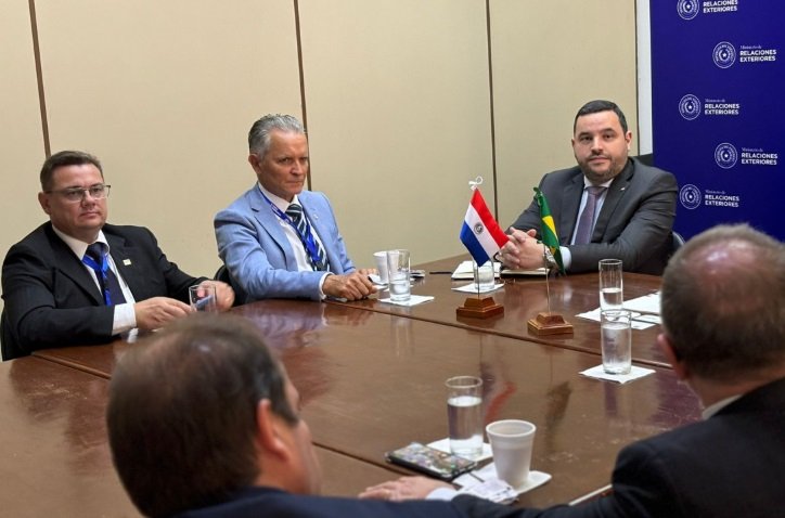 Interesse do Paraguai em utilizar portos catarinenses para comércio internacional