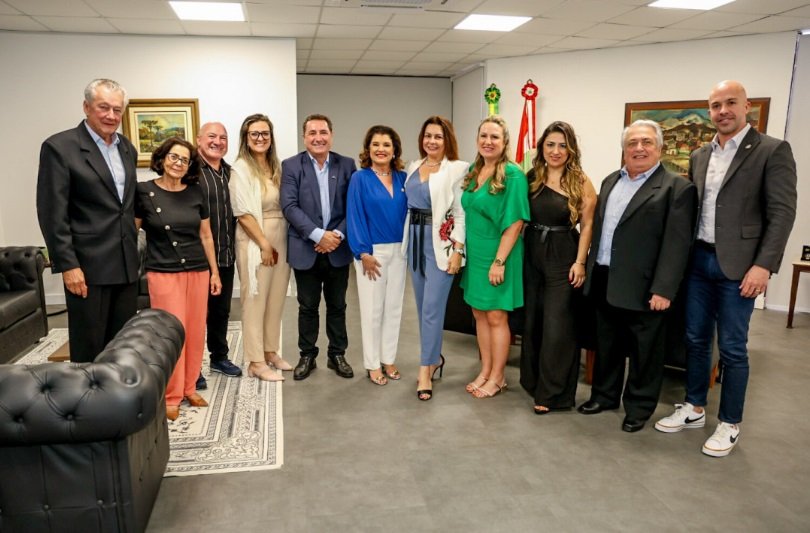 Vice-governadora, Marilisa Boehm, recebe a diretoria da Adjori/SC em seu gabinete