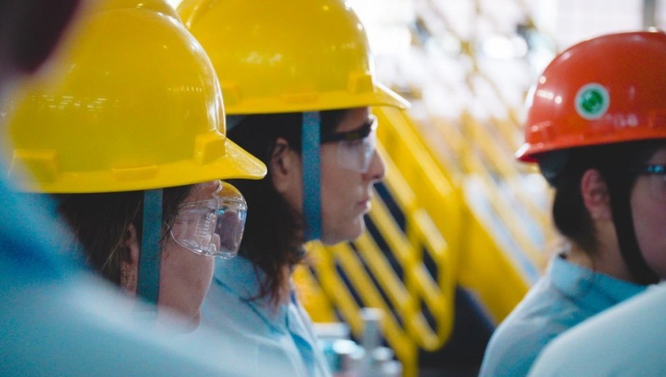 Empresários industriais voltam a ficar pessimistas pela primeira vez em 20 meses, segundo a CNI