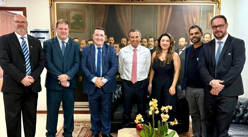 Deputado Julio Garcia (PSD) recebe diretoria da Adjori/SC no gabinete da presidência da Alesc