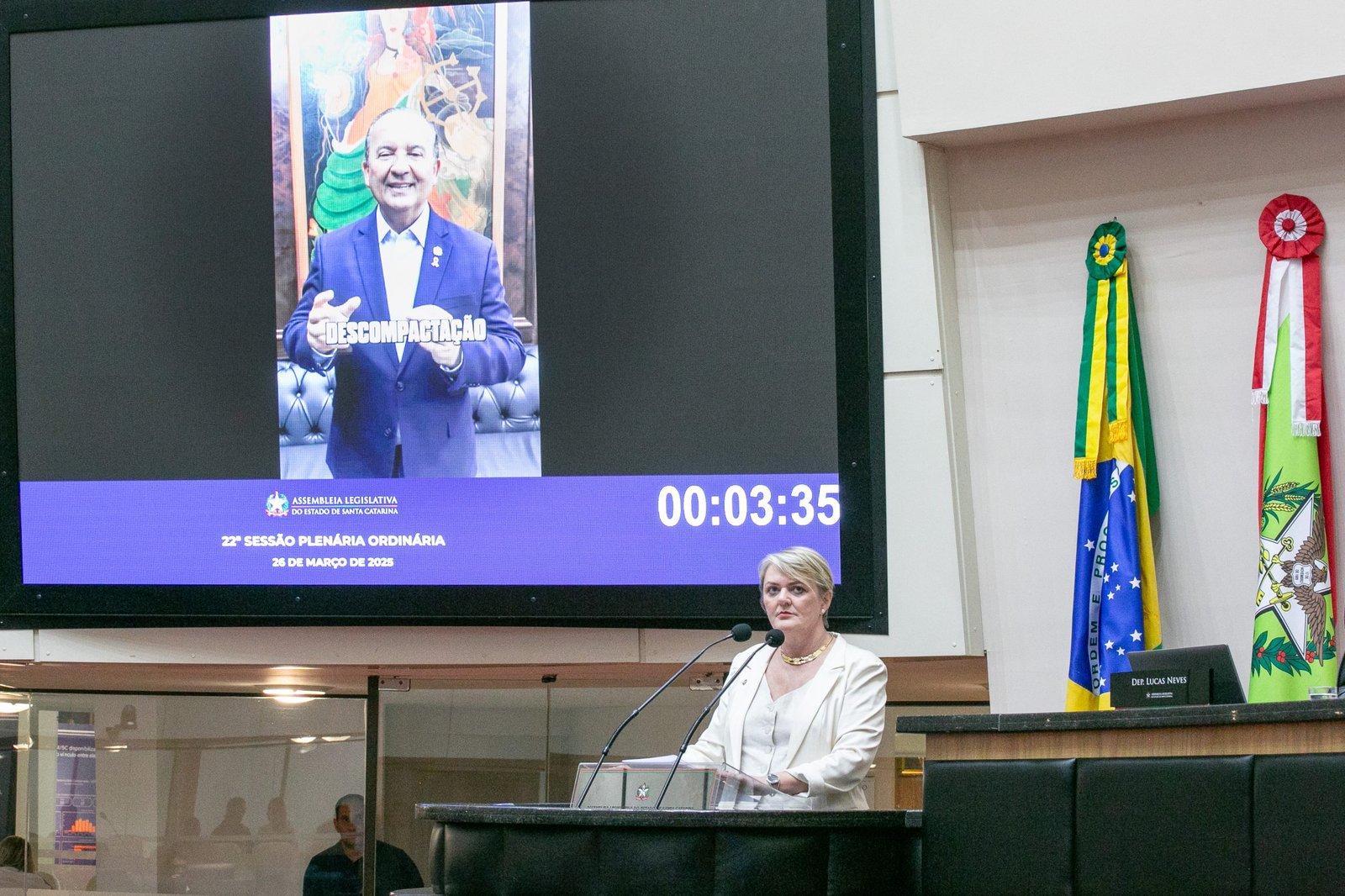 Deputada Luciane cobra do governo cumprimento de promessas e pleitos do magistério